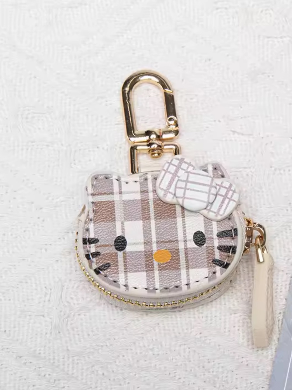 Hello Kitty Plaid Cat Face Coin Purse Keychain - Beige & White
